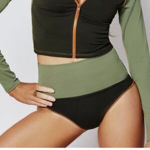 It's now cool sz Medium M Contour rashguard Imbibe colorway